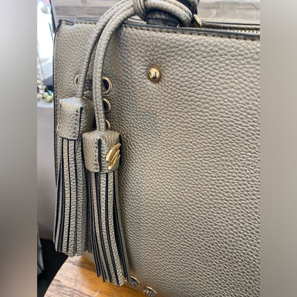 Galian Olive Handbag With Tassell - Picture 5 of 9